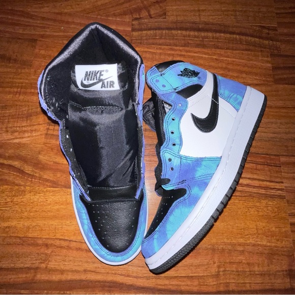 WMNS Air Jordan 1 Retro High OG ‘Tie-Dye’ - Picture 2 of 10
